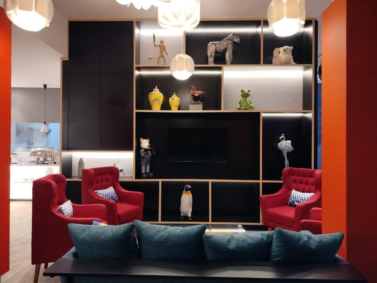 Отель Moritz Biz Gandaria Джакарта Экстерьер фото