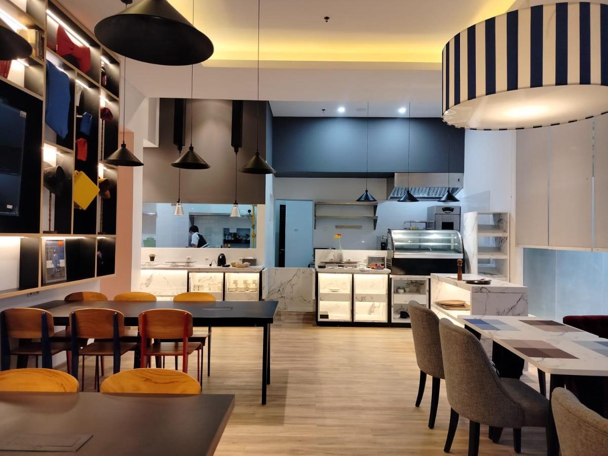 Отель Moritz Biz Gandaria Джакарта Экстерьер фото