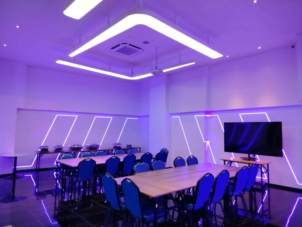 Отель Moritz Biz Gandaria Джакарта Экстерьер фото
