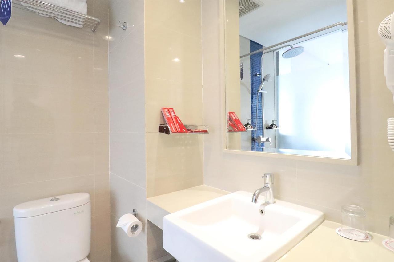 Отель Moritz Biz Gandaria Джакарта Экстерьер фото